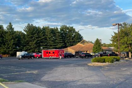 Una funeraria de Indiana fue asegurada por la policía después del hallazgo de más de 30 cuerpos y cenizas de otras 16 personas