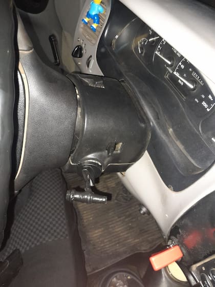 Una ganzúa usada para forzar el encendido de un auto robado