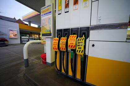 Una gasolinera cerrada debido a la falta de combustible, el jueves 23 de septiembre de 2021, en Liverpool, Inglaterra. (Peter Byrne/PA via AP)