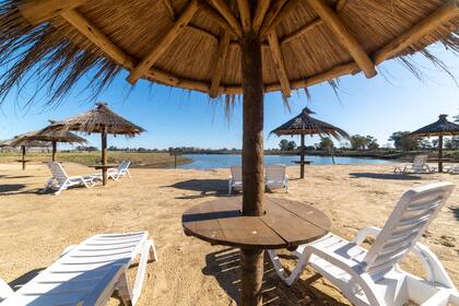 Una gran laguna de más de 10 hectáreas es uno de los diferenciales de Aluén.