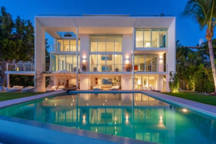 Una gran pileta acompaña a un patio donde Messi y sus hijos disfrutaron de varias tardes de fútbol