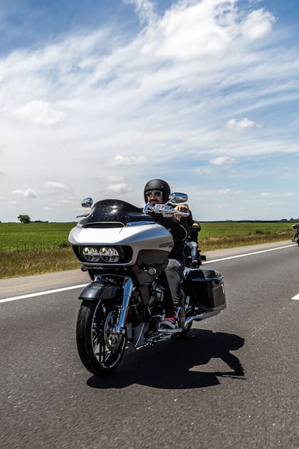 Una Harley Davidson Road Glide Especial en acción