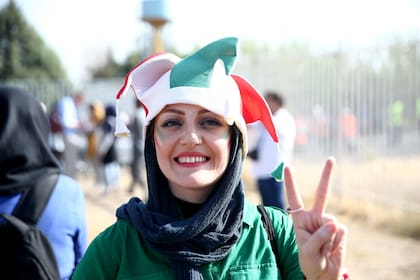 Una hincha iraní antes del partido Camboya-Irán