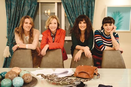 Una historia coral: Mariana Genesio Peña, Inés Estévez, Julieta Díaz y Natalie Pérez, cuatro mamás para la niña