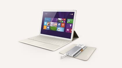 Una Huawei MateBook con el dock de conexión