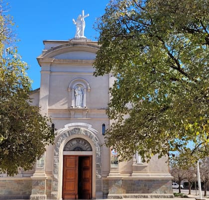 Una iglesia en Colonia Caroya