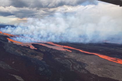 Una imagen aérea del Mauna Loa difundida por la agencia geológica de Estados Unidos