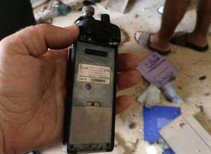 Una imagen compartida en las redes sociales de un handy tras una explosión en El Líbano