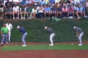 Una imagen curiosa del torneo de Par 3, donde Scottie Scheffler lanza desde el centro y anota su hoyo en uno.