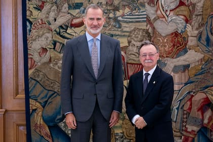 Una imagen de archivo, del año 2023, de cuando el Rey Felipe VI recibió en audiencia al Presidente de la Ciudad Autónoma de Ceuta, Juan Jesús Vivas Lara, en el Palacio de la Zarzuela