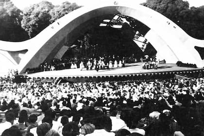 Una imagen de archivo muestra la capacidad colmada del escenario a cielo abierto de Caballito, un símbolo del barrio y de la ciudad