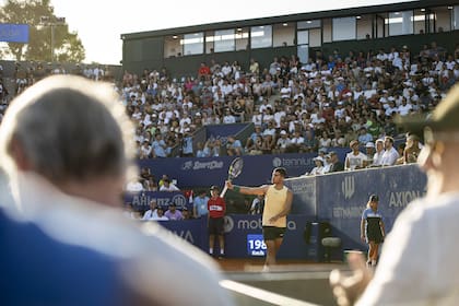 Una imagen de Carlos Alcaraz en el court central del Buenos Aires Lawn Tennis Club