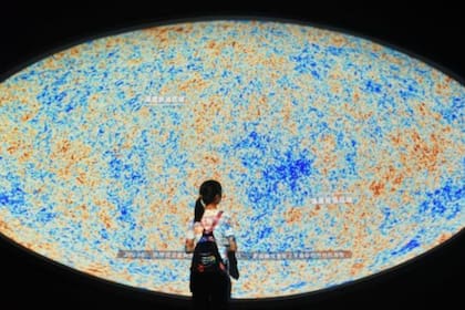 Una imagen de la radiación de fondo de microondas en el planetario de Shanghái, China