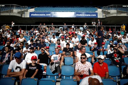 Una imagen de las tribunas en el estadio de Le Havre, con un distanciamiento social cumplido a medias
