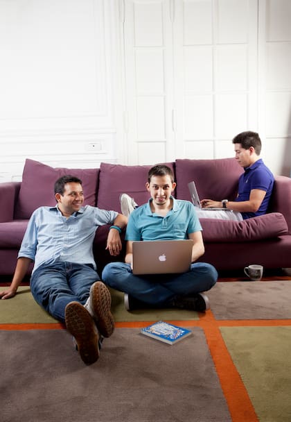 Una imagen de los 3 gerentes tomada unos años después de que el sitio fuera lanzado