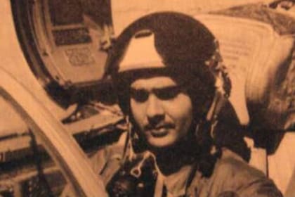 Una imagen de Orestes Lorenzo en sus tiempos de piloto de elite de la Fuerza Aérea de Cuba