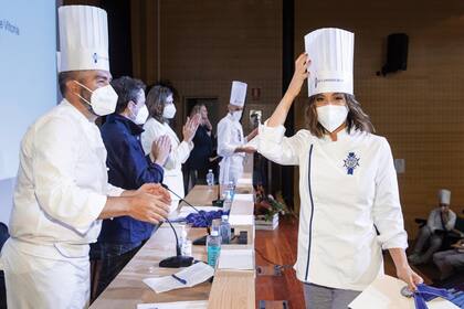 Una imagen de su graduación en Le Cordon Bleu, donde aprobó el nivel avanzado de gastronomía.