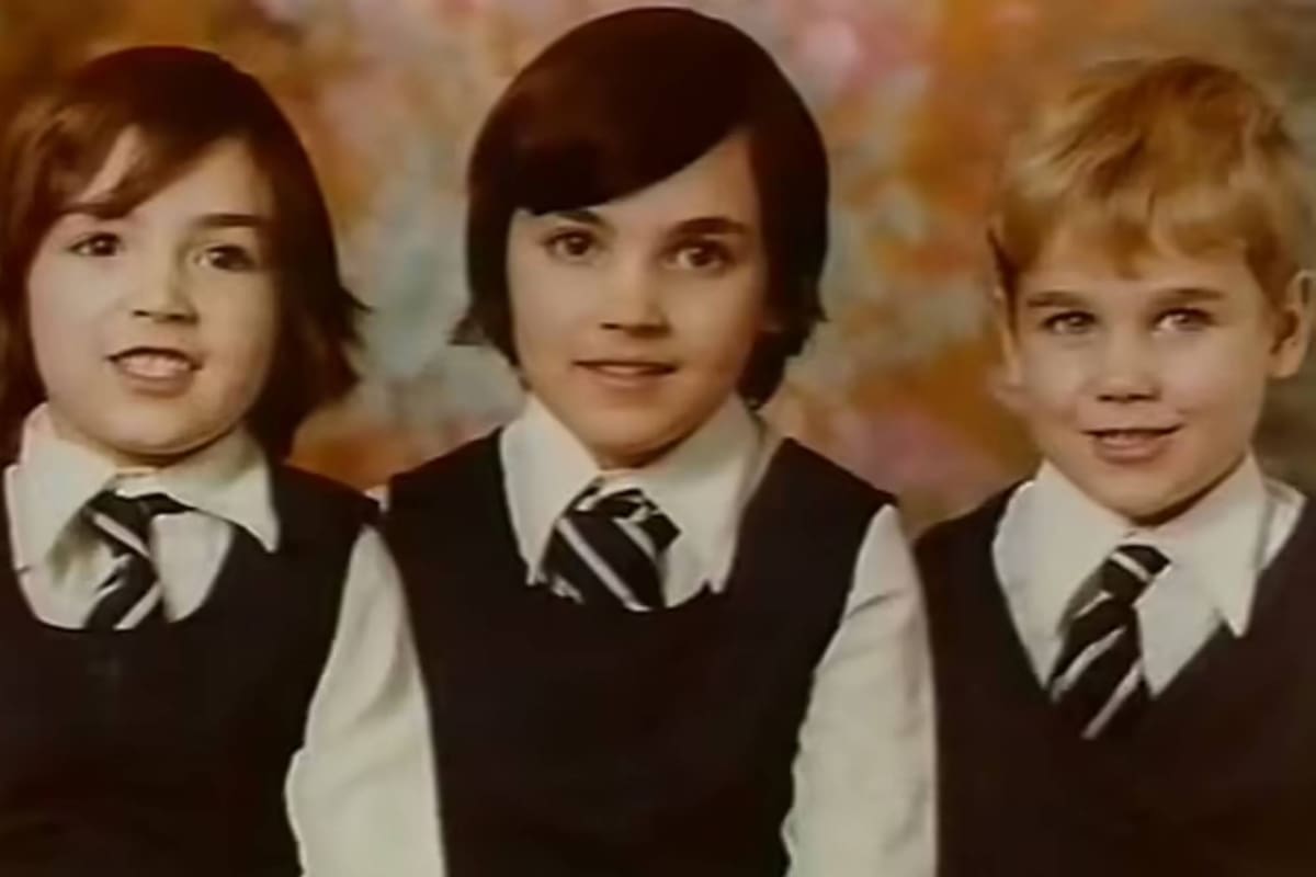 Una imagen de tres de los hermanos West, Mae, Heather (que fue asesinada por sus padres) y Stephen, en la escuela