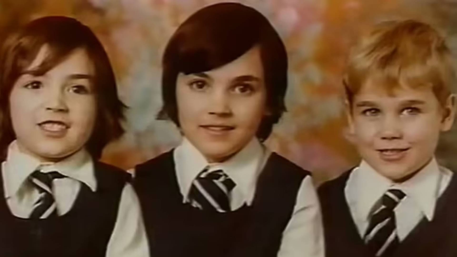 Una imagen de tres de los hermanos West, Mae, Heather (que fue asesinada por sus padres) y Stephen, en la escuela