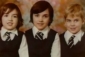 Una imagen de tres de los hermanos West, Mae, Heather (que fue asesinada por sus padres) y Stephen, en la escuela