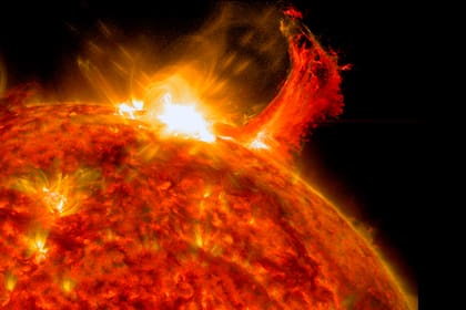 Una imagen de una erupción solar difundida por la Nasa a mediados de 2020