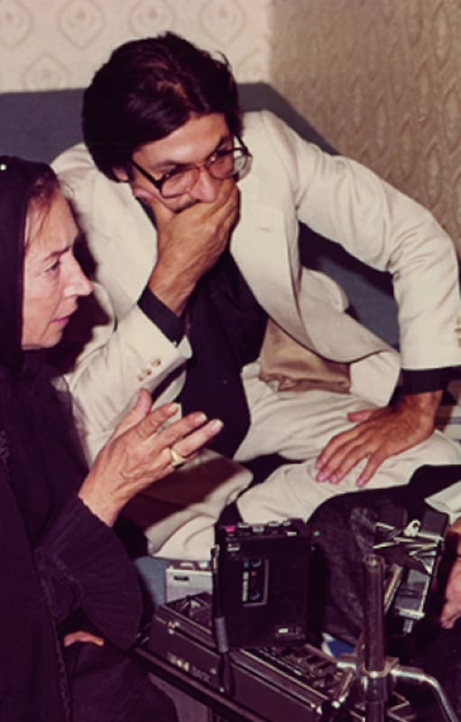 Una imagen de uno de los encuentros entre Oriana Fallaci y el ayatolá Jomeini en la ciudad santa de Qom, en 1979 (archivo)