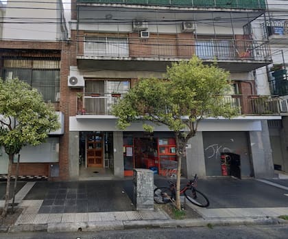 Una imagen del edificio en el que vivía Verri cuando ocurrió el atentado a la AMIA. Está ubicado justo enfrente al edificio de la mutual israelita. El departamento de Verri daba al contrafrente.
