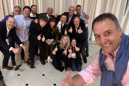 Una imagen del gabinete subida por Adorni en una reunión anterior