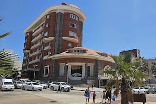 Parte del emblemático edificio de Punta de Este está abandonado, en venta, y espera renacer