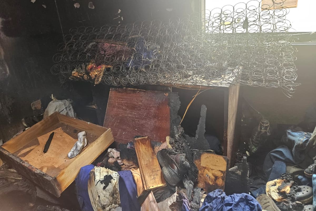 Una imagen del interior de la vivienda del concejal Pérez, después del incendio