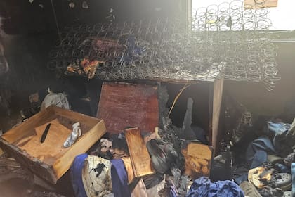 Una imagen del interior de la vivienda del concejal Pérez, después del incendio