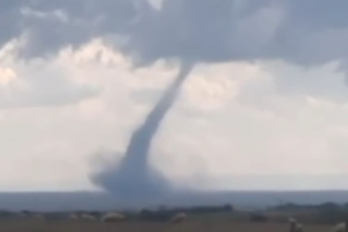 Una imagen del tornado que se formó en paraje La Esquina, San Luis