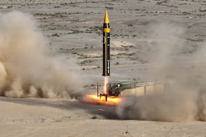 Una imagen difundida por el régimen de Irán de la prueba de su nuevo misil balístico Khorramshahr-4