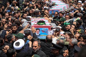 Irán se prepara para enterrar a Raisi en el sitio más sagrado para los musulmanes chiitas