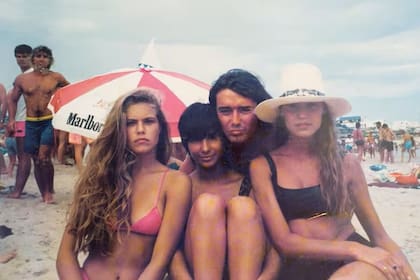 Una imagen histórica: Pancho con Julieta Kemble, Carolina Peleritti y Bárbara Durand ("la mujer más linda de la Argentina de todos los tiempos", según Pancho), en la primera temporada de Dotto Models en Punta del Este