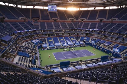 Una imagen impactante de la final del US Open: Zverev y Thiem definen el tradicional Grand Slam de tenis ante un estadio vacío