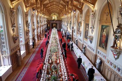 Una imagen imponente de la majestuosa mesa de 50 metros que recorría de punta a punta el Saint George’s Hall.