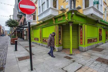 Una imagen inaudita: los pubs del centro de Dublín cerrados a cal y canto