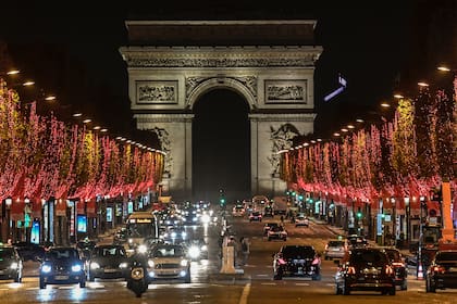 El arco de triunfo es uno de los monumentos más importantes y visitados de París