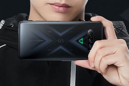 Una imagen promocional del Black Shark 4 Pro, la marca especializada en teléfonos para gaming de Xiaomi