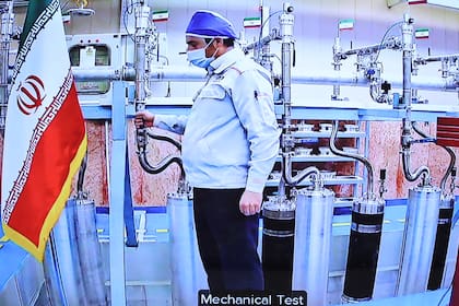 Una imagen proporcionada por la oficina presidencial iraní el 10 de abril de 2021 muestra una captura de una pantalla de la planta de enriquecimiento de uranio de Natanz en Irán, en el Día Nacional de la Tecnología Nuclear de Irán