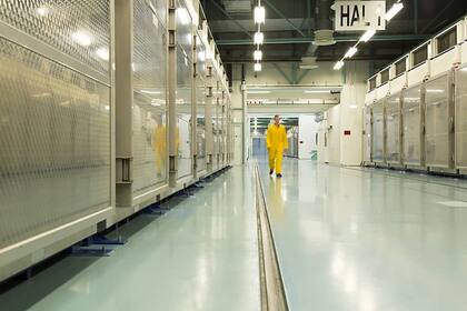 Una imagen publicada por la Organización de Energía Atómica de Irán el 6 de noviembre de 2019 muestra el interior de la instalación de conversión de uranio de Fordow (Fordo) en Qom, en el norte del país