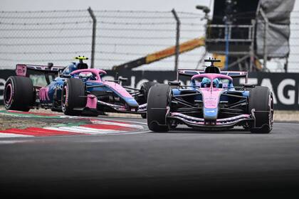 Una imagen que se repitió en el comienzo y que tuvo un abrupto cambio desde el GP de Mimai: Pierre Gasly al frente y Franco Colapinto, detrás; el francés, desconcertado con el rendimiento del A526