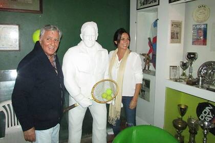 Una imagen reciente de Mariana Pérez Roldán junto con su padre, Raúl