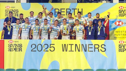 Una imagen repetida: como en 2024, los Pumas 7s llegaron a los más alto del podio en el Seven de Perth