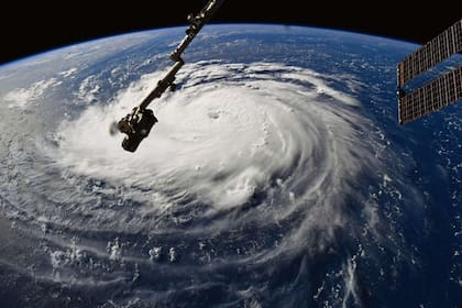 Una imagen satelital de la NASA muestra el tamaño descomunal del huracán Florence, en dirección a la costa este