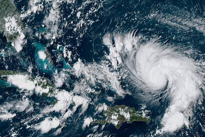 Una imagen satelital del Huracán Dorian provista por la Administración Nacional Oceánica y Atmosférica