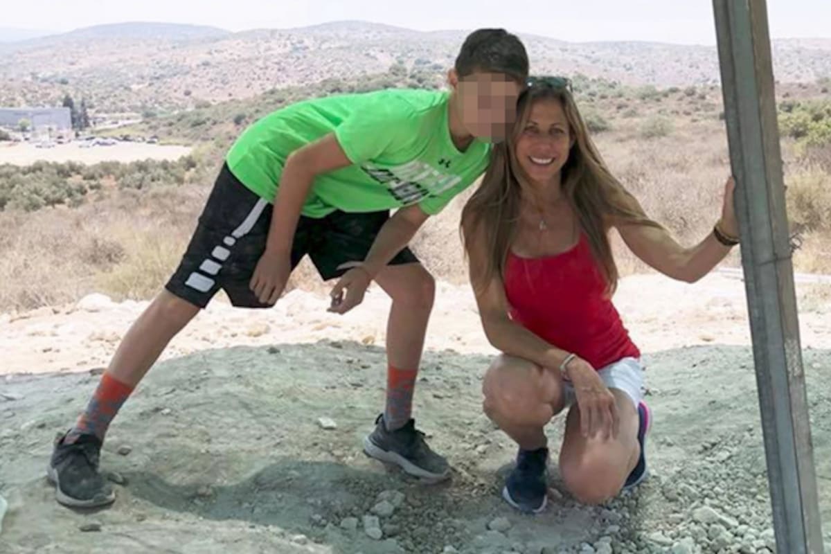 Una imagen subida a las redes sociales de Stacie Fang junto a su hijo