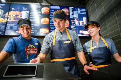 Una importante cadena de comida anuncia 375.000 nuevos empleos para este verano en Estados Unidos