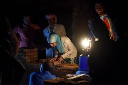 Una ingeniera construye edificaciones con un sistema tradicional que mejora la eficiencia energética: ya benefició a más de 1000 personas